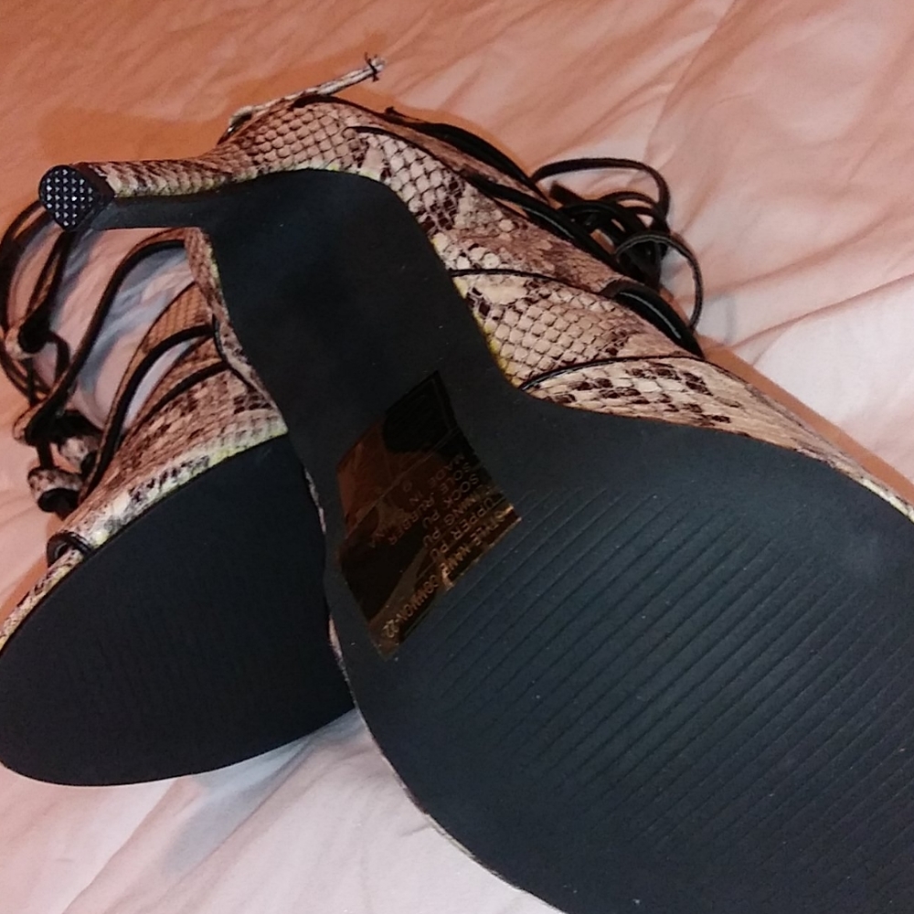 Shoes - Picture 7 of 7